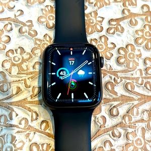 Apple Watch Series 5 (32GB)